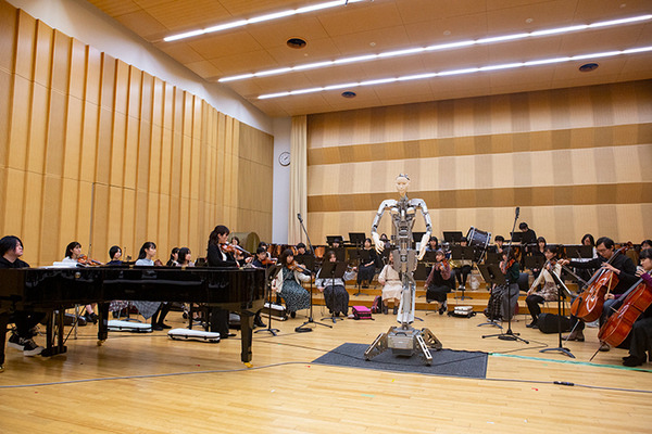 【速報】国立音楽大学と東京大学がアンドロイド・オペラの「オルタ3」で連携　新しい演奏表現や指揮芸術の創生を目指す