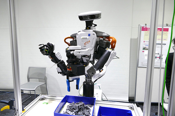 お茶点てや組み立て、パスタ盛り付けなど AIでより柔軟なロボットへ