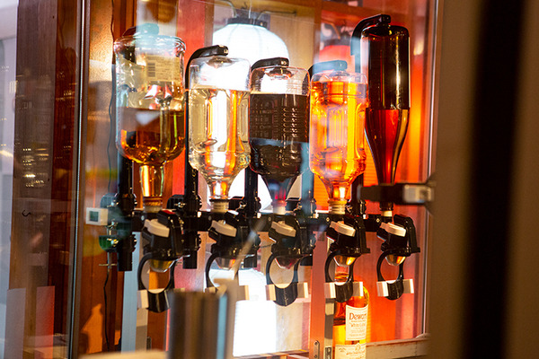 【世界初】養老乃瀧がAIロボット酒場をオープン「ゼロ軒めロボ酒場」を体験してきた　省人化と笑顔の演出に　QBITが開発