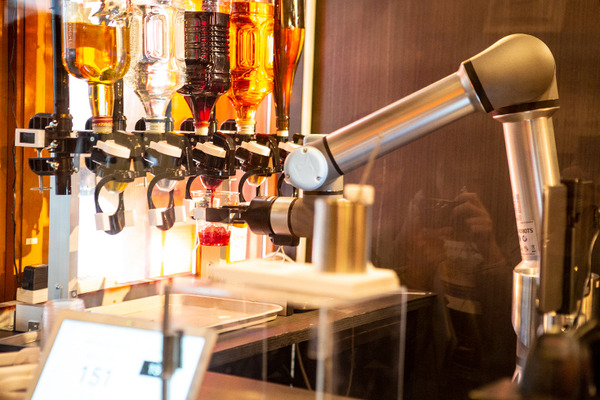 【世界初】養老乃瀧がAIロボット酒場をオープン「ゼロ軒めロボ酒場」を体験してきた　省人化と笑顔の演出に　QBITが開発