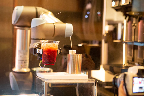 【世界初】養老乃瀧がAIロボット酒場をオープン「ゼロ軒めロボ酒場」を体験してきた　省人化と笑顔の演出に　QBITが開発