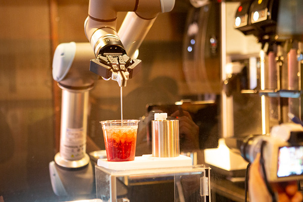 【世界初】養老乃瀧がAIロボット酒場をオープン「ゼロ軒めロボ酒場」を体験してきた　省人化と笑顔の演出に　QBITが開発