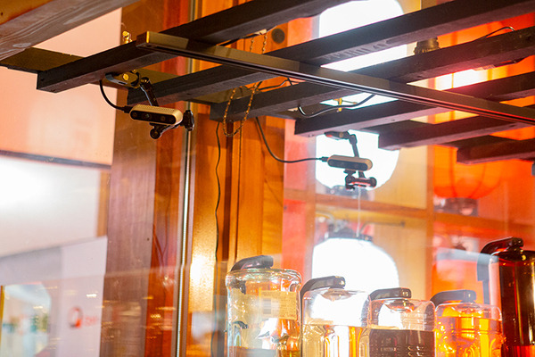 【世界初】養老乃瀧がAIロボット酒場をオープン「ゼロ軒めロボ酒場」を体験してきた　省人化と笑顔の演出に　QBITが開発