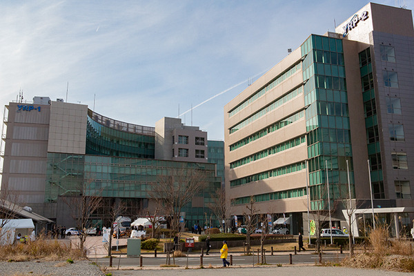 スマートモビリティが横須賀に大集合　アスラテックがAGV「RICE」と遠隔操作できる運搬台車「運ん太郎」を実演デモ ほか