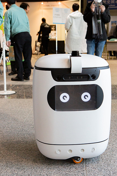 スマートモビリティが横須賀に大集合　アスラテックがAGV「RICE」と遠隔操作できる運搬台車「運ん太郎」を実演デモ ほか