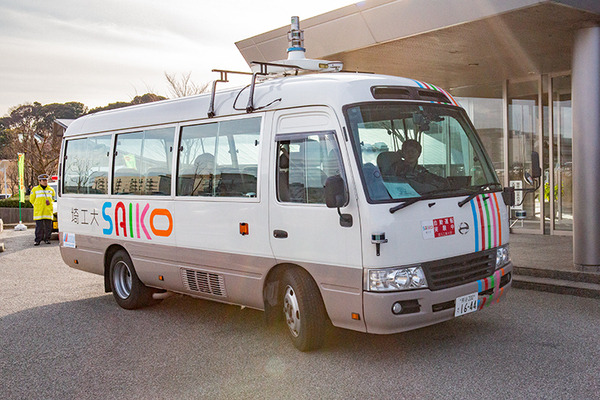 スマートモビリティが横須賀に大集合　アスラテックがAGV「RICE」と遠隔操作できる運搬台車「運ん太郎」を実演デモ ほか