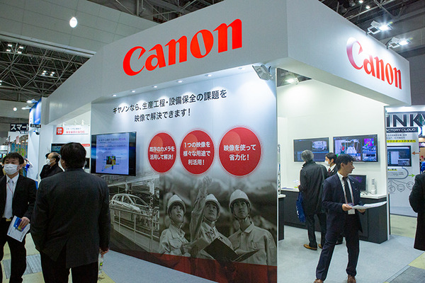 キヤノンが工場向けのAI協働ロボット連携システムや映像ソリューション「XProtect」を多数展示　「スマート工場 EXPO」で