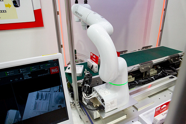 キヤノンが工場向けのAI協働ロボット連携システムや映像ソリューション「XProtect」を多数展示　「スマート工場 EXPO」で