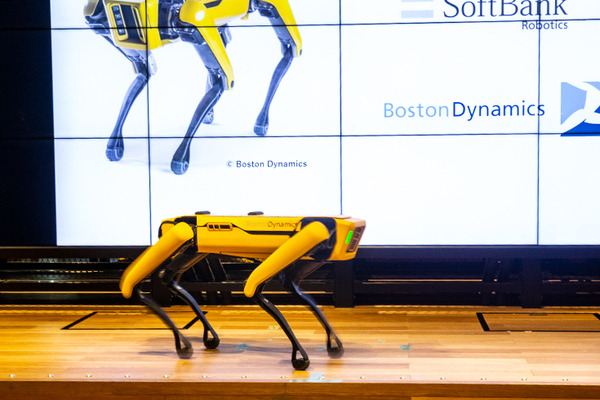 【速報】ボストンダイナミクスのロボット犬「SPOT」のデモを東京都が日本初披露　「スマート東京シンポジウム」にて
