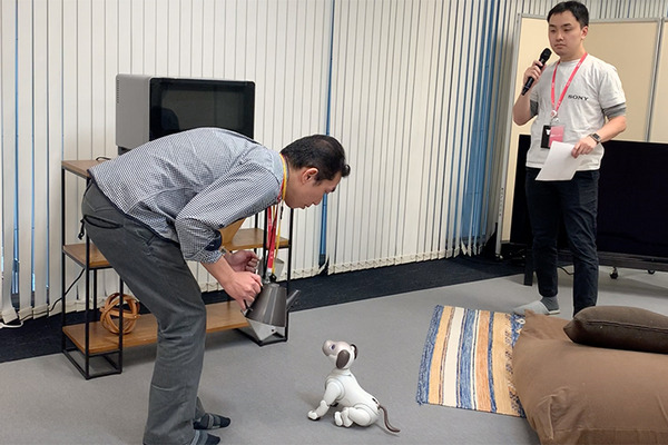 aiboがロボット掃除機やブラビア、セコムとAPI連携するとどんなことができる? ソニーが少し未来っぽい生活をデモ公開