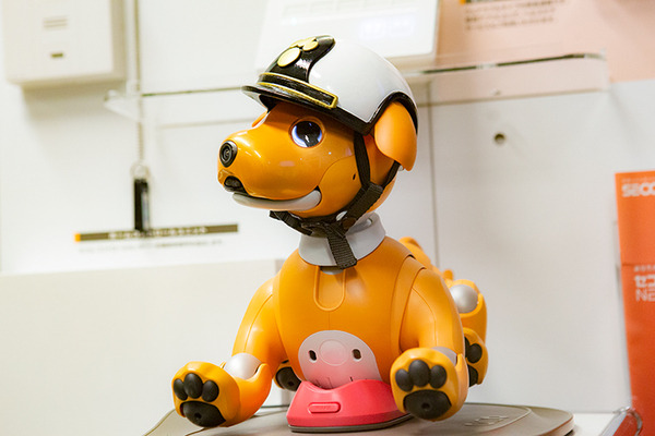 aiboがロボット掃除機やブラビア、セコムとAPI連携するとどんなことができる? ソニーが少し未来っぽい生活をデモ公開