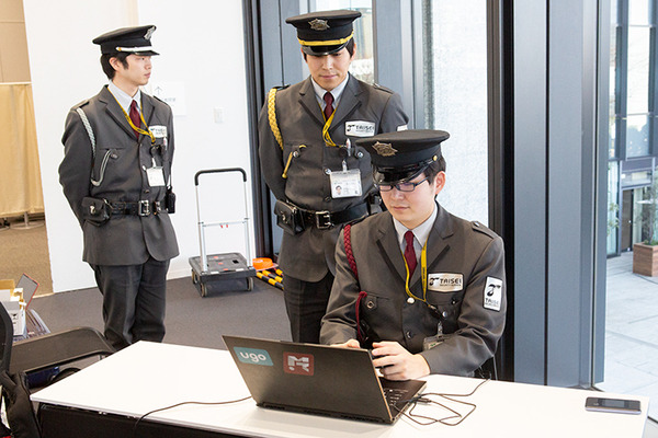 警備ロボットの新型「ugo」(ユーゴー)を大成とMiraが初公開　遠隔操作と自律移動のハイブリッド　実証実験で見えた課題と改良点