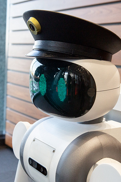 警備ロボットの新型「ugo」(ユーゴー)を大成とMiraが初公開　遠隔操作と自律移動のハイブリッド　実証実験で見えた課題と改良点