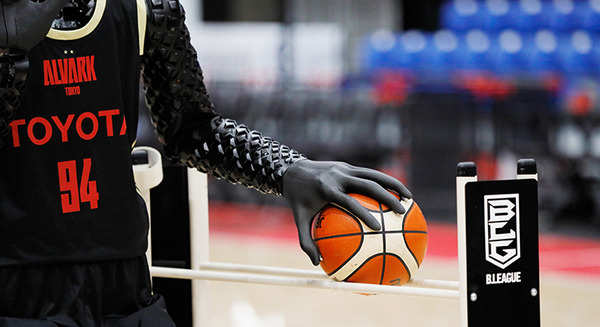 【動画】トヨタのAIバスケットボールロボット「CUE4」が素早く移動してスリーポイントシュートをうつ！Bリーグオールスターゲームで