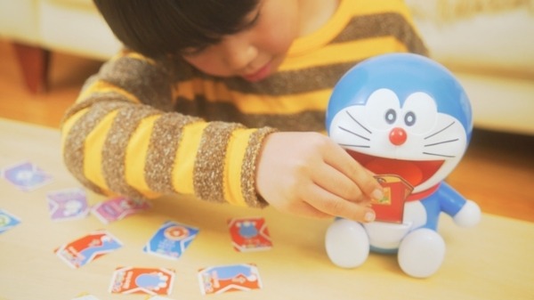 【速報】タカラトミーがドラえもん型コミュニケーションロボットを発表　カードでプログラミングにも対応　6月下旬から販売