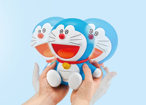 【速報】タカラトミーがドラえもん型コミュニケーションロボットを発表　カードでプログラミングにも対応　6月下旬から販売
