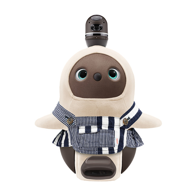 家族型ロボット「LOVOT(らぼっと)」専用の新作トップス発表　デニムオーバーオールとカラフルチェックワンピースの2種