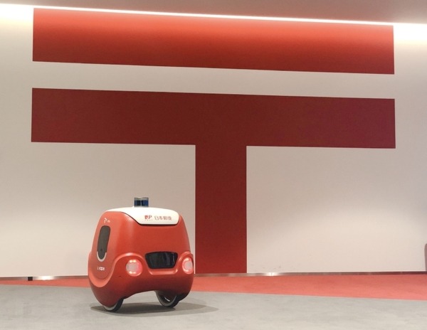日本郵便が社内便の配送に自律配送ロボット「YAPE」を検証　エレベーター連動してフロア移動