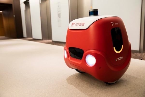 日本郵便が社内便の配送に自律配送ロボット「YAPE」を検証　エレベーター連動してフロア移動