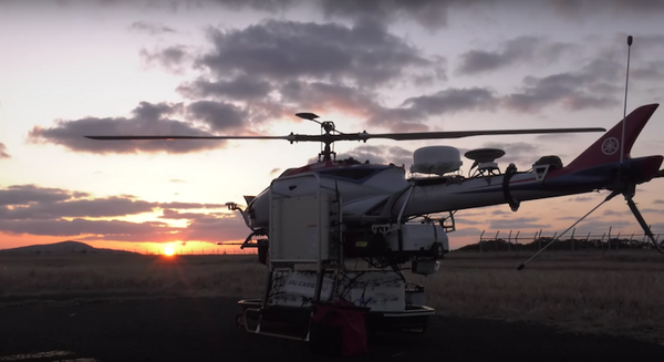 【JAL×ヤマハ発】長崎で水揚げされた鮮魚をすぐに首都圏の飲食店へ　無人ヘリを活用した実証実験を日本航空が公開
