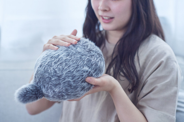 小動物みたいに「鼓動を感じる」小さいクーボ「Petit Qoobo」(プチ・クーボ) ユカイ工学がクラウドファンディング開始