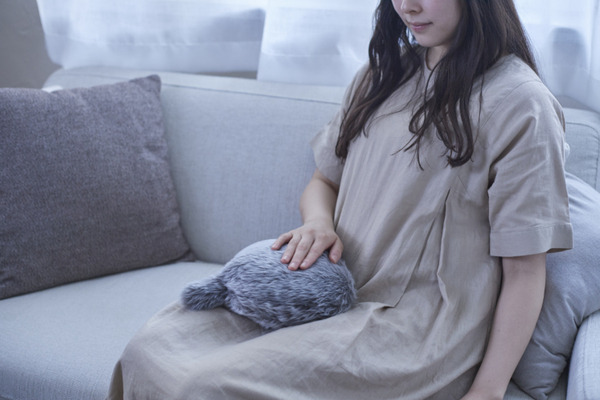 小動物みたいに「鼓動を感じる」小さいクーボ「Petit Qoobo」(プチ・クーボ) ユカイ工学がクラウドファンディング開始