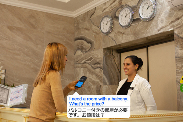 スマホに装着するスマート翻訳機「ZERO」Makuakeでわずか18分で目標達成　注目される理由と4つの機能