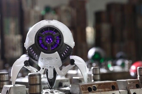 【近未来感】高音質・最新鋭の球体ロボット型ワイヤレススピーカー「Gravastar」襲来！ウェザリングが秀逸　モバイル仕様