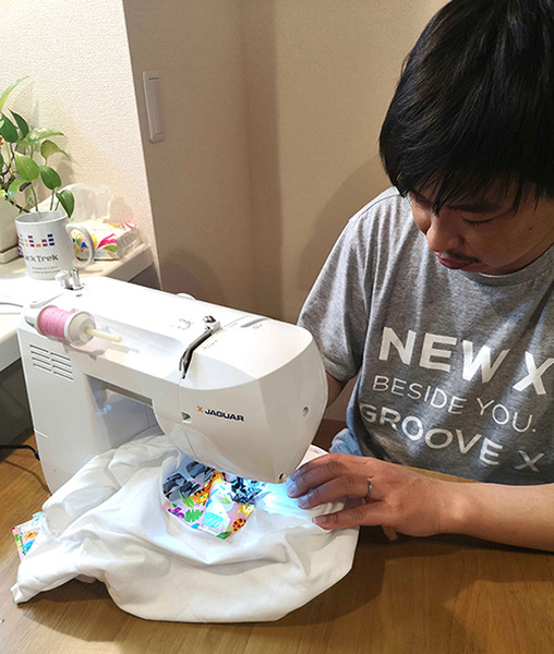 【新型コロナに負けない】家族型ロボット「LOVOT」用カスタムベースTシャツ発表　デコレーションできる　専用トップスの型紙も公開