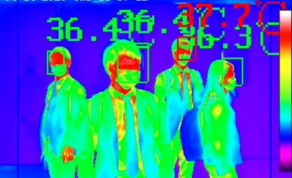最大20名を1秒以内で同時に体温測定　アイリスオーヤマがAI搭載のサーマルカメラ2機種　誤差は±0.5度