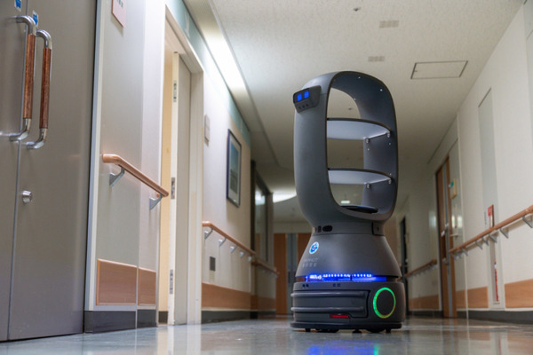 ロボットと創る次世代医療サービス　院内無人輸送、遠隔操作、見回りにPEANUT、OriHime、Pepperを無償提供へ　X-mov Japanが発表