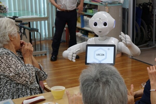 アスラテックが新型コロナ対策向けロボット・ソリューションを無償提供　消毒・遠隔会話・運搬などにPepperやRICEを活用