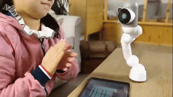 ディズニーピクサーで数々の実績を持つデザイナーが手掛けたプログラミングロボット「Clicbot」 まもなく日本上陸