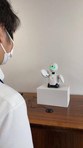 神奈川県が新型コロナ宿泊療養施設に分身ロボット「OriHime」を導入　オリィ研究所