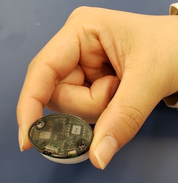 京セラと慶応大SFC研究所が卓球選手のラケットの角度や軌道を可視化 「IoTTT」を実証実験　3軸水晶ジャイロセンサーを活用