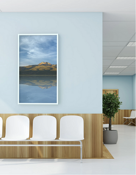 病室から見える風景は癒しをもたらすか　55型スマートディスプレイでAtmophと奈良医科大病院が実証実験　病院快適環境プロジェクト