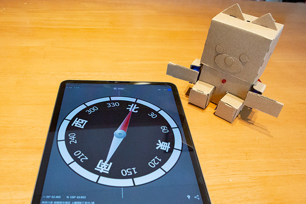 ダンボールロボットキット「embot」とIoTセンサーが連携　気温が高くなったらロボットがお知らせするプログラミングを体験