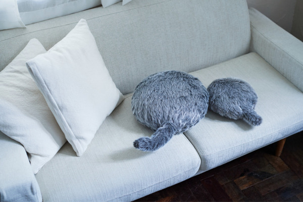 小さなしっぽロボット「Petit Qoobo」(プチ・クーボ) 予約販売の受付開始！音に反応し、耳を当てると鼓動を感じる生きもの感