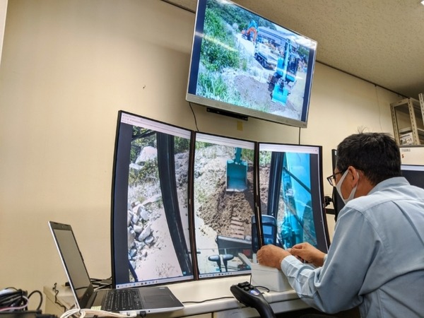 油圧ショベルをネット経由でリアルタイム遠隔操作に成功　建設現場のテレワーク化促進「建機Webコントローラー」ARAVが事業化