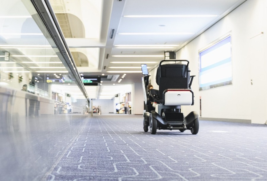 【世界初】WHILLが羽田空港に自動運転機能付きパーソナルモビリティの導入を発表　自動運転で搭乗ゲートまで移動　感染症対策にも有効