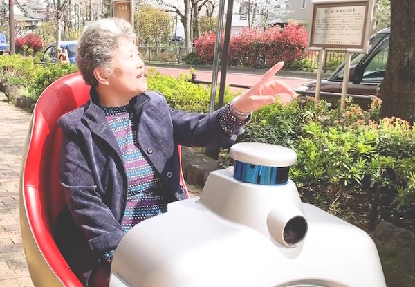 モビリティロボ「RakuRo」を5台月額1万円でユーザーに提供 ZMPが高層マンションモデルを発表