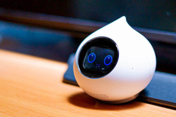 予想外の会話が楽しめる自律型会話ロボット「Romi」(ロミィ) 速攻レビュー！