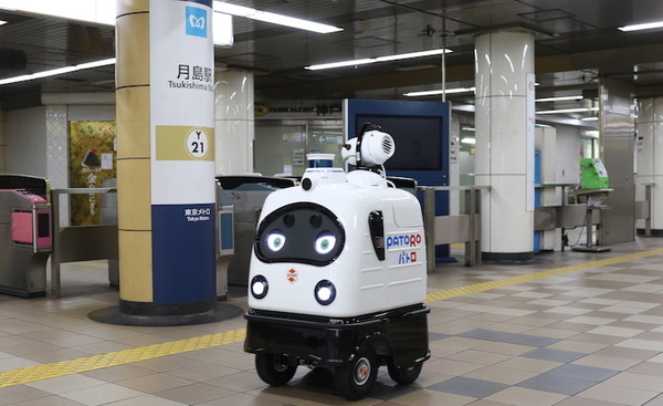 自動運転の警備ロボットが東京メトロの駅構内を自動で消毒する動画をZMPが公開　有楽町線月島駅でパトロの実証実験