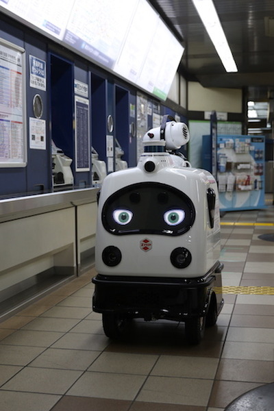 自動運転の警備ロボットが東京メトロの駅構内を自動で消毒する動画をZMPが公開　有楽町線月島駅でパトロの実証実験