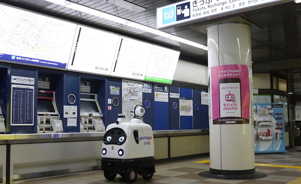 自動運転の警備ロボットが東京メトロの駅構内を自動で消毒する動画をZMPが公開　有楽町線月島駅でパトロの実証実験