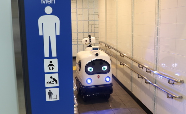 自動運転の警備ロボットが東京メトロの駅構内を自動で消毒する動画をZMPが公開　有楽町線月島駅でパトロの実証実験