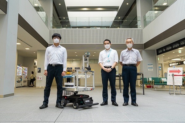 つくば市庁舎を「メモリトレース機能」で自動巡回、UV-C紫外線で除菌する自動運転ロボットの稼働実験　Doogのサウザーを活用
