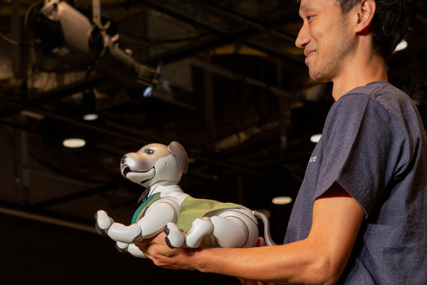 ソニーのロボットペット「aibo」向けウェア　ロボット用アパレルブランド「ロボユニ」から発売