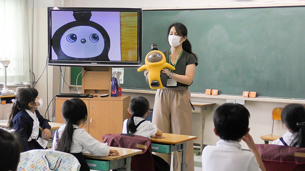 家族型ロボット「LOVOT」が小学生の心のケアや思い出づくり　東京都王子第二小学校で実証実験