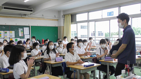 家族型ロボット「LOVOT」が小学生の心のケアや思い出づくり　東京都王子第二小学校で実証実験